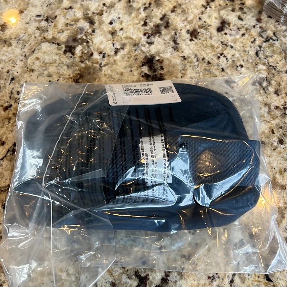 NWT 🍋 Lululemon True Navy Everywhere Belt Bag